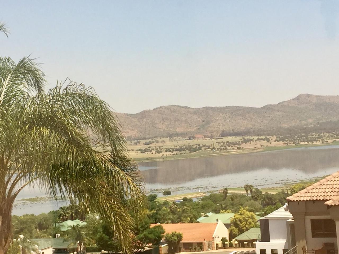 Re-Union Vacations Hotel Hartbeespoort Bagian luar foto