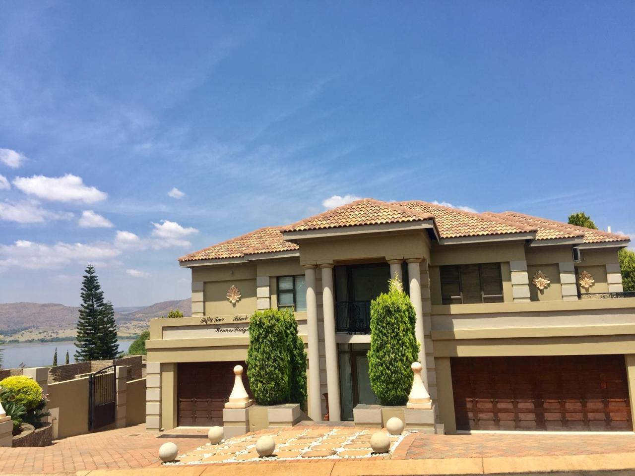 Re-Union Vacations Hotel Hartbeespoort Bagian luar foto