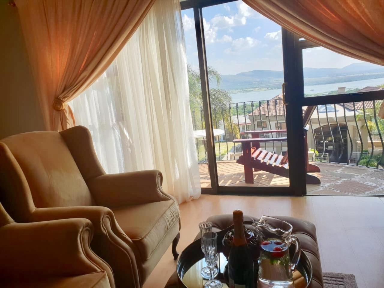 Re-Union Vacations Hotel Hartbeespoort Bagian luar foto