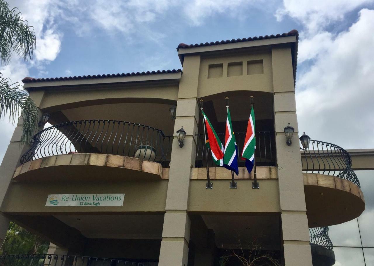 Re-Union Vacations Hotel Hartbeespoort Bagian luar foto