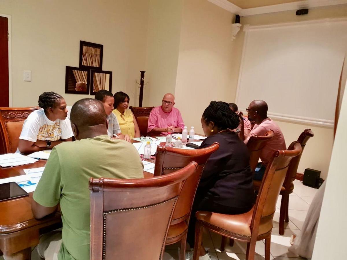 Re-Union Vacations Hotel Hartbeespoort Bagian luar foto