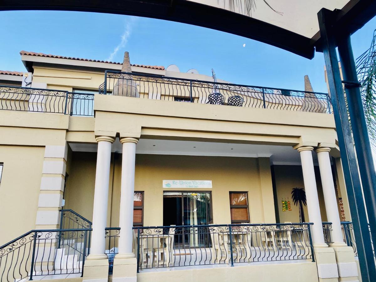 Re-Union Vacations Hotel Hartbeespoort Bagian luar foto